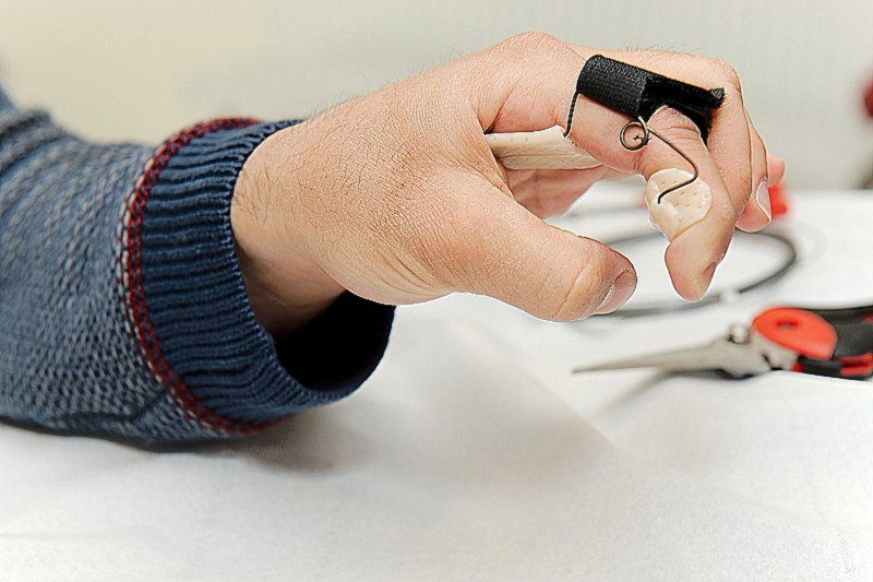 Atèle doigt ressort Atèle doigt ressort